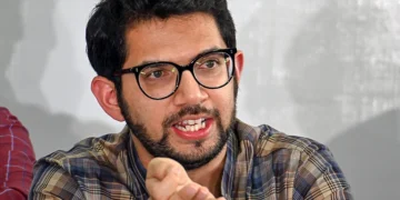 ‘लालच’ के कारण जनादेश छोड़ दिया’, आदित्य ठाकरे ने बागी सांसदों पर साधा निशाना