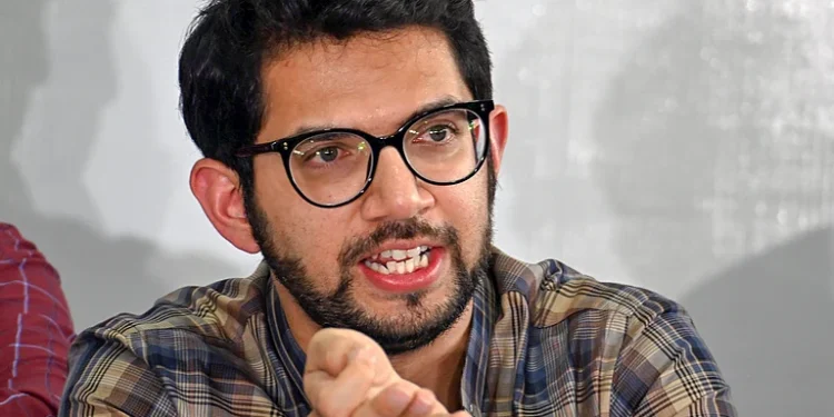 ‘लालच’ के कारण जनादेश छोड़ दिया’, आदित्य ठाकरे ने बागी सांसदों पर साधा निशाना