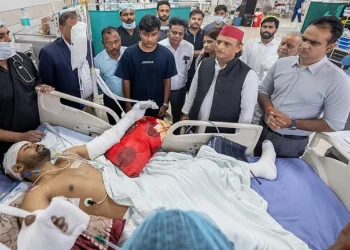 लखनऊ अग्निकांड पर अखिलेश ने योगी पर साधा निशाना