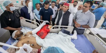 लखनऊ अग्निकांड पर अखिलेश ने योगी पर साधा निशाना