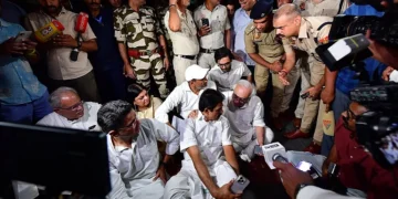 नटराजन का नामांकन रद्द किए जाने के खिलाफ चुनाव आयोग पहुंचे कांग्रेस नेता