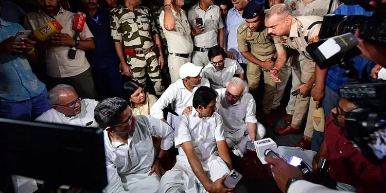 नटराजन का नामांकन रद्द किए जाने के खिलाफ चुनाव आयोग पहुंचे कांग्रेस नेता