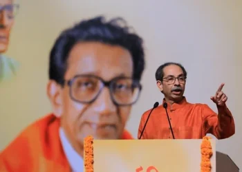 पार्टी प्रमुख का पद छोड़ने को तैयार, लेकिन चोरों के हाथ में नहीं जाने दूंगा:उद्धव