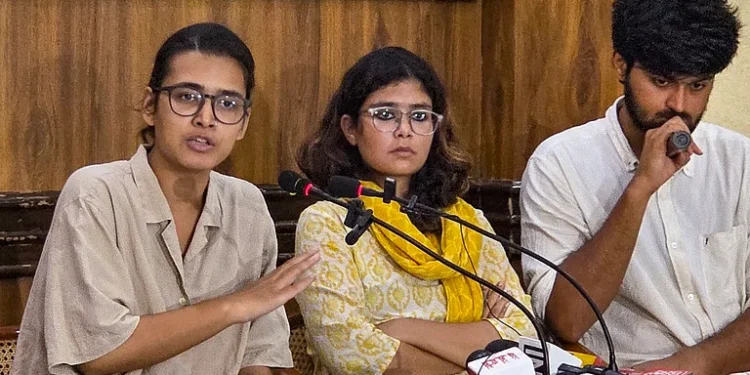 पेपर लीक के खिलाफ प्रदर्शन कर रहे छात्रों पर देशभर में कार्रवाई का आइसा का आरोप