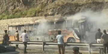रामबन में अमरनाथ यात्रियों की बस में आग लगी, कोई हताहत नहीं