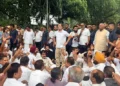 पीएम आवास के पास राहुल गांधी कांग्रेस नेताओं के साथ धरने पर बैठे, पुलिस ने सभी को हिरासत में लिया