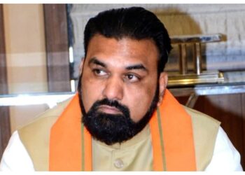छात्रों पर दर्ज सभी केस होंगे वापस, गिरफ्तार प्रदर्शनकारी होंगे रिहा
