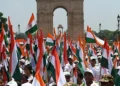 देशभर में स्वतंत्रता दिवस के मौके पर तिरंगे और देशभक्ति के रंग में जश्न का माहौल