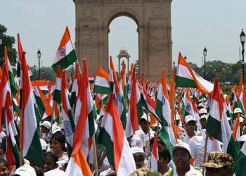 देशभर में स्वतंत्रता दिवस के मौके पर तिरंगे और देशभक्ति के रंग में जश्न का माहौल