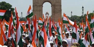 देशभर में स्वतंत्रता दिवस के मौके पर तिरंगे और देशभक्ति के रंग में जश्न का माहौल