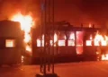 सिमरी बख्तियारपुर रेलवे स्टेशन पर  पैसेंजर ट्रेन में लगी आग, यात्रियों ने कूदकर बचाई जान