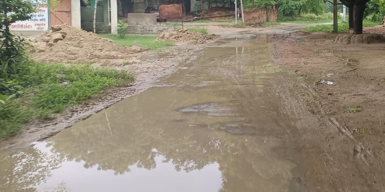जौनपुर में बारिश के पानी से भरे गड्ढे में डूबने से दो बच्चों की मौत