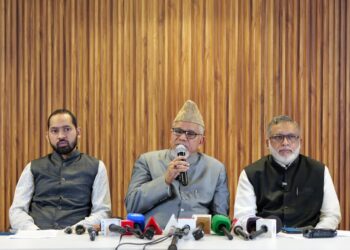 किसी विशेष गाने में शामिल होना देशभक्ति का पैमाना नहीं होना चाहिए