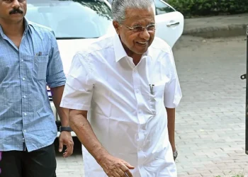 केरल चुनाव में हार पर CPM की बैठक में विजयन की कार्यशैली पर उठे सवाल