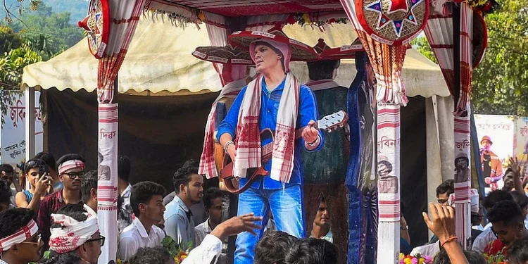 जुबीन गर्ग की पहली पुण्यतिथि पर उमड़ा जनसैलाब, फैंस ने गीतों से अपने आइकॉन को दी श्रद्धांजलि