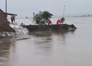 पटना सहित बिहार के कई जिलों में बाढ़ का खतरा बढ़ा, शहरों में घुसने लगा पानी, प्रशासन ने जारी किया अलर्ट