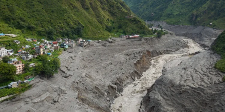 नेपाल त्रासदी में मरने वालों की संख्या 1,050 हुई, 4,000 अब भी लापता