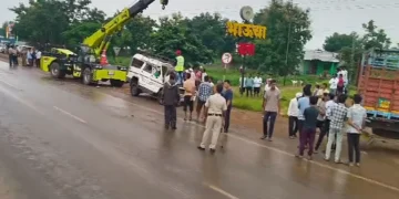 महाराष्ट्र के भंडारा में ट्रक की पिकअप वैन से टक्कर में 8 लोगों की मौत