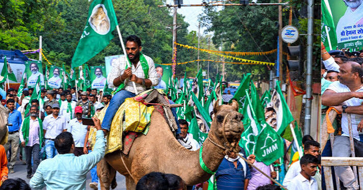 रांची में लोक भवन के सामने जेएमएम का विरोध प्रदर्शन, सीईसी ज्ञानेश कुमार के इस्तीफे की मांग