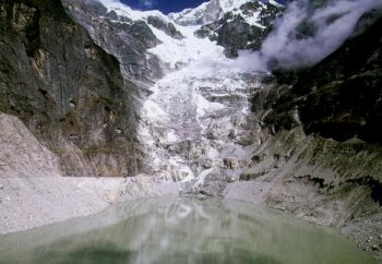 भूटान में ग्लेशियर झील फटी, बंगाल-असम में बाढ़ का अलर्ट, 10 हजार लोग शिफ्ट