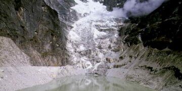 भूटान में ग्लेशियर झील फटी, बंगाल-असम में बाढ़ का अलर्ट, 10 हजार लोग शिफ्ट