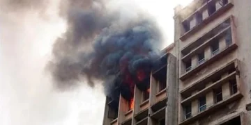 मुंबई में आवासीय इमारत में आग लगने से तीन बच्चों समेत नौ लोग घायल