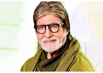 میں نے اس لڑکی کو اپنے پاس بلایا اور گلاب کی قیمت پوچھے بغیر لڑکی کو پیسے دیئے اور اس سے گلاب لے لیے