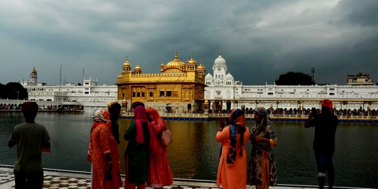 امرتسر میں خوف کا ماحول، سورن مندر کے پاس 4 بم نصب کیے جانے کی اطلاع، پورے پنجاب میں ریڈ الرٹ