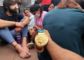 وزیر کھیل انوراگ ٹھاکر نے پہلوانوں کو دی بات چیت کی دعوت