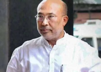 استعفیٰ دینے جا رہےمنی پور کے وزیر اعلیٰ این بیرین سنگھ کوکثیر بھیڑ نے راج بھون جانے سے روک دیا