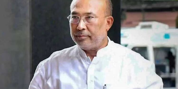 استعفیٰ دینے جا رہےمنی پور کے وزیر اعلیٰ این بیرین سنگھ کوکثیر بھیڑ نے راج بھون جانے سے روک دیا