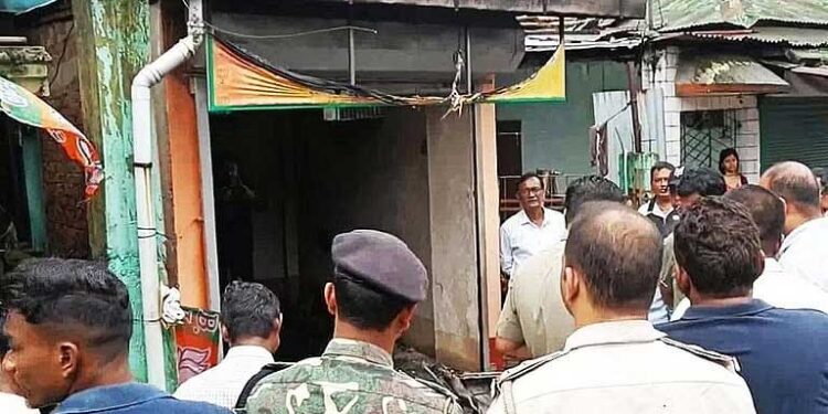 مغربی بنگال میں شورش پسندوں نے بی جے پی دفتر کو کیا نذرِ آتش