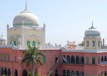 طلبا دارالعلوم میں تعلیم حاصل کرنے کے دوران انگریزی وغیرہ سے دور رہیں