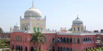 طلبا دارالعلوم میں تعلیم حاصل کرنے کے دوران انگریزی وغیرہ سے دور رہیں