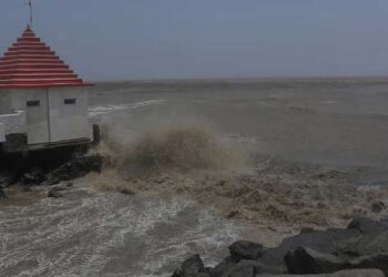 بپرجوئے طوفان نے گجرات میں مچائی تباہی