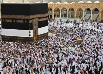 حج کے رکن اعظم ’وقوف عرفات‘ کی ادائیگی کے لیے  لاکھوں فرزندان توحید میدان عرفات میں جمع