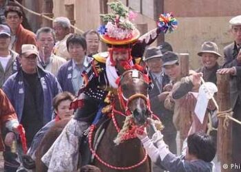 گھوڑوں کو تکلیف پہنچانے والی یہ کیسی روایت؟