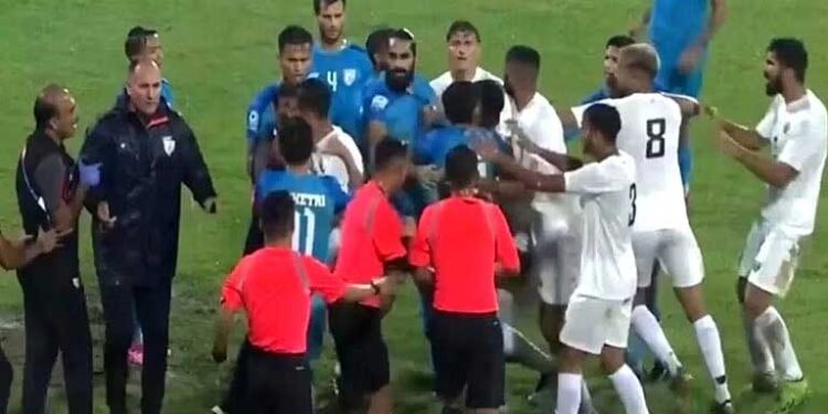 ہندوستان-پاکستان فٹبال میچ میں ہنگامہ!