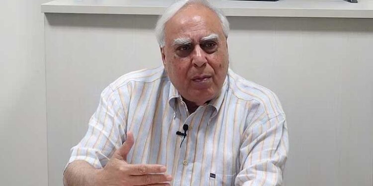 ‘یوپی پولیس کی حراست میں 41 لوگوں کی موت’، کپل سبل نے مرکز سے پوچھا سوال
