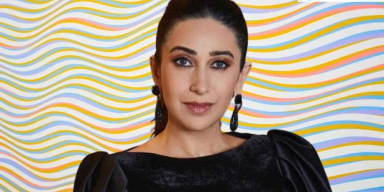 نامور بالی ووڈ اداکارہ کرشمہ کپور آج 49 سال کی ہو گئیں