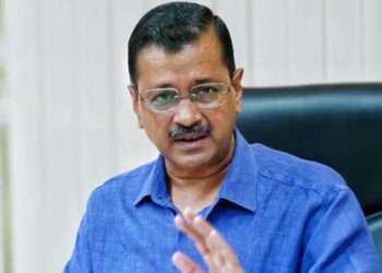 ایل جی صاحب آپ باہر سے آئے ہیں,دہلی اور دہلی والوں کو نہیں سمجھ سکتے۔ کیجریوال