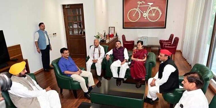 دہلی کے وزیر اعلیٰ کیجریوال کی اکھلیش یادو سے ملاقات