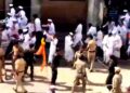الندیہ سے پنڈھر پور تک سنت گانیش مہاراج کی سالانہ یاترا میں شرکت کرنے والے یاتریوں پر بلا اشتعال پولیس لاٹھی چارج