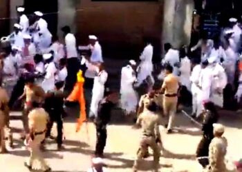 الندیہ سے پنڈھر پور تک سنت گانیش مہاراج کی سالانہ یاترا میں شرکت کرنے والے یاتریوں پر بلا اشتعال پولیس لاٹھی چارج