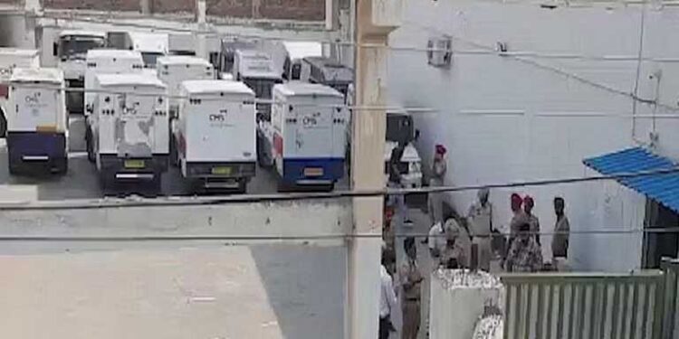 لدھیانہ میں  اے ٹی ایم کیش کمپنی کے آفس میں گھس کر 7 کروڑ روپے کی لوٹ