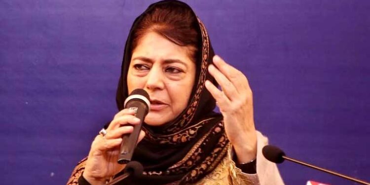 جموں و کشمیر کی سابق وزیر اعلیٰ محبوبہ مفتی کو تین سال بعد حاصل ہوا پاسپورٹ