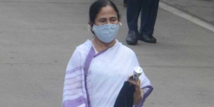 ممتا بنرجی  خراب موسم کی وجہ سے حادثہ کا شکار ہوتے ہوتے بچ گئیں