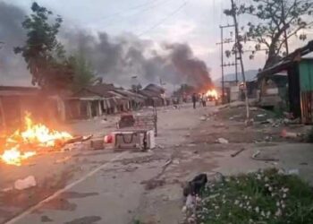 منی پور میں خواتین کا احتجاج، سکیورٹی فورسز کو رہا کرنے پڑے 12 عسکریت پسند