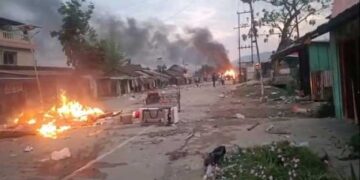 منی پور میں خواتین کا احتجاج، سکیورٹی فورسز کو رہا کرنے پڑے 12 عسکریت پسند