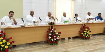 اپوزیشن جماعتوں کے اجلاس میں  2024 کے لوک سبھا الیکشن میں بی جے پی کے خلاف متحد ہونے کی مشترکہ حکمت عملی پر تبادلہ خیال